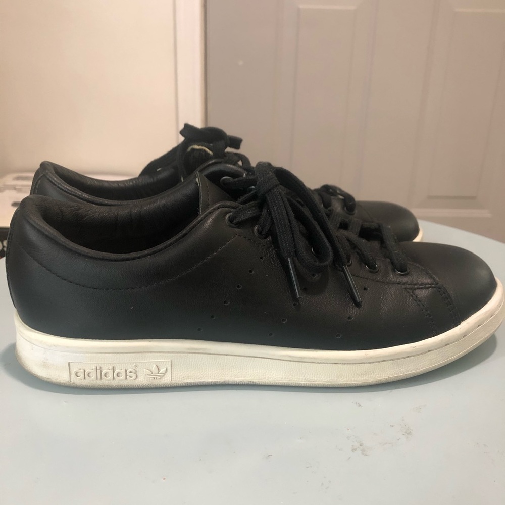 Adidas Stan Smith Sz 6.5 men’s = Sz 8 women